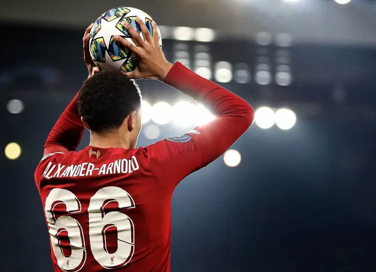Hướng Dẫn Chi Tiết Luật Ném Biên Trong Bóng Đá Theo FIFA