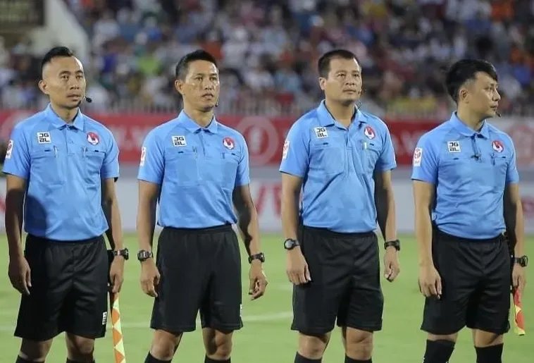 Tìm Hiểu Nhiệm Vụ Của Trợ Lý Trọng Tài Bóng Đá Trên Sân Cỏ